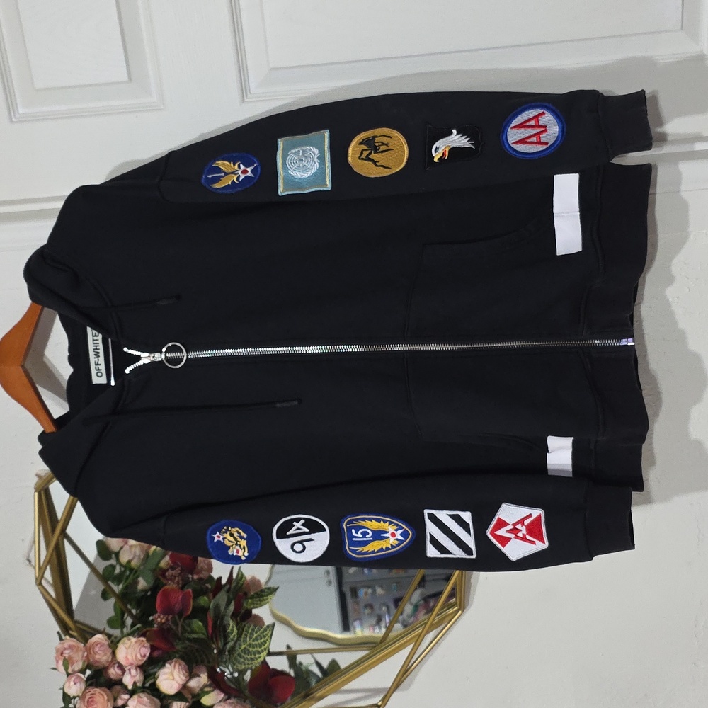 OFF-WHITE HOODIE SIZE L Decorative embroidered patches down both sleeves. - Picture 6 of 16